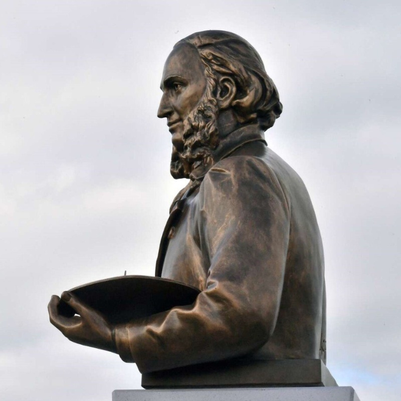    Алиев начал войну с памятниками. Власти Азербайджана снесли монумент Айвазовскому в Карабахе