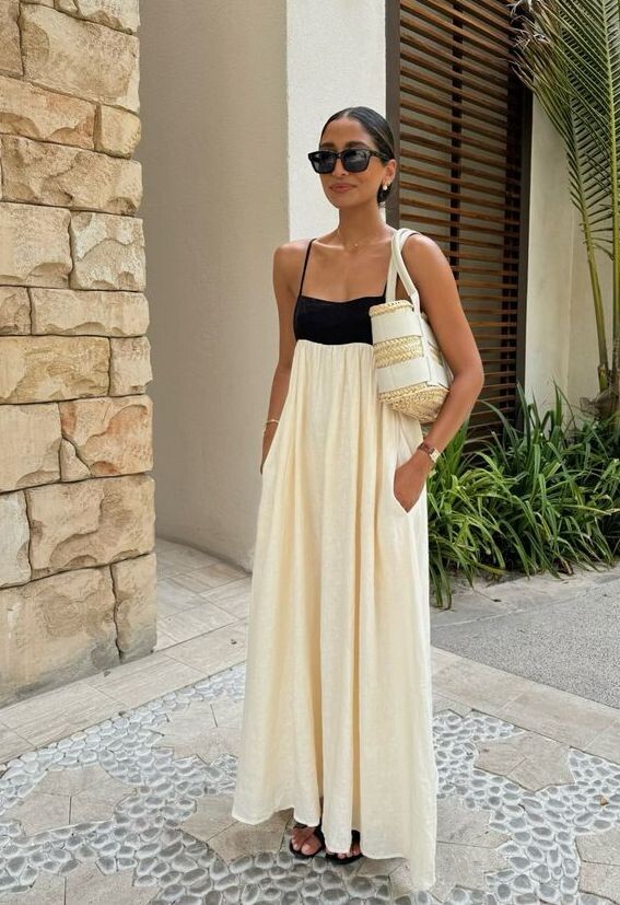 В белом цвете с контрастным бюстье