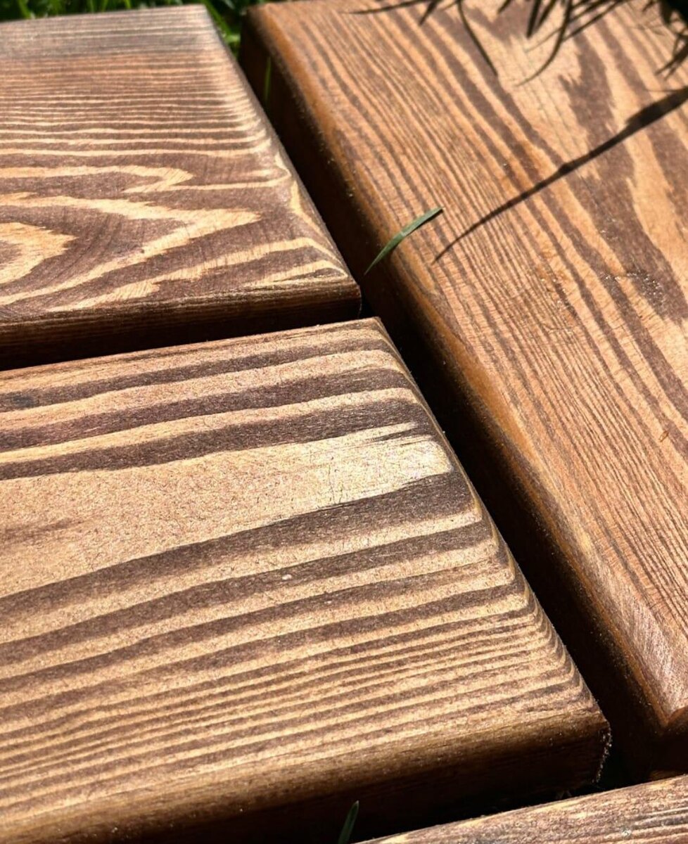 Структура натурального дерева очень красиво смотрится. Фото взято с сайта https://elitdrev.ru/