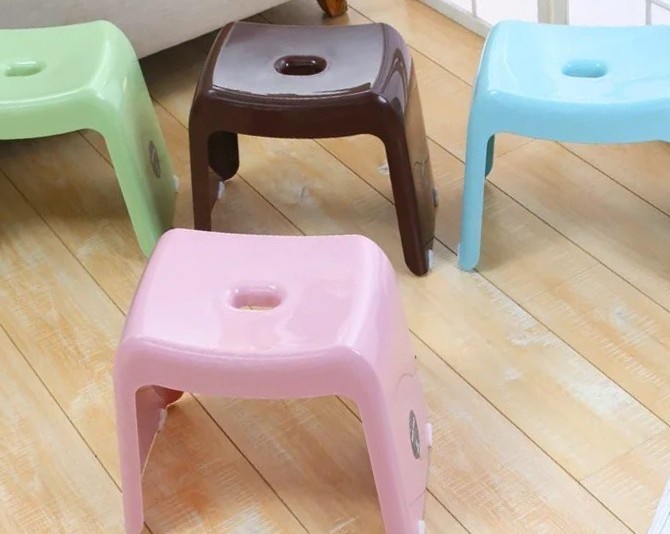 Вот такие стульчики. Фотки на улице у меня не сохранилось(