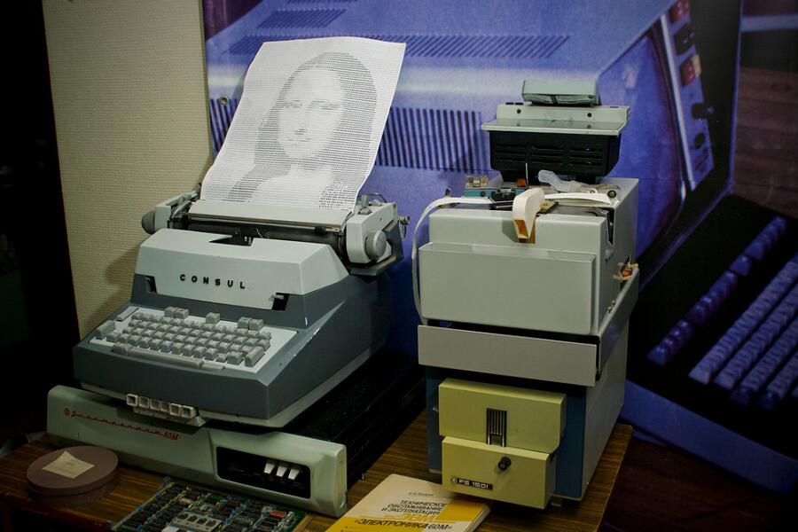 Вычислительная машина ЕС-1033. Фото из Яндекса. 