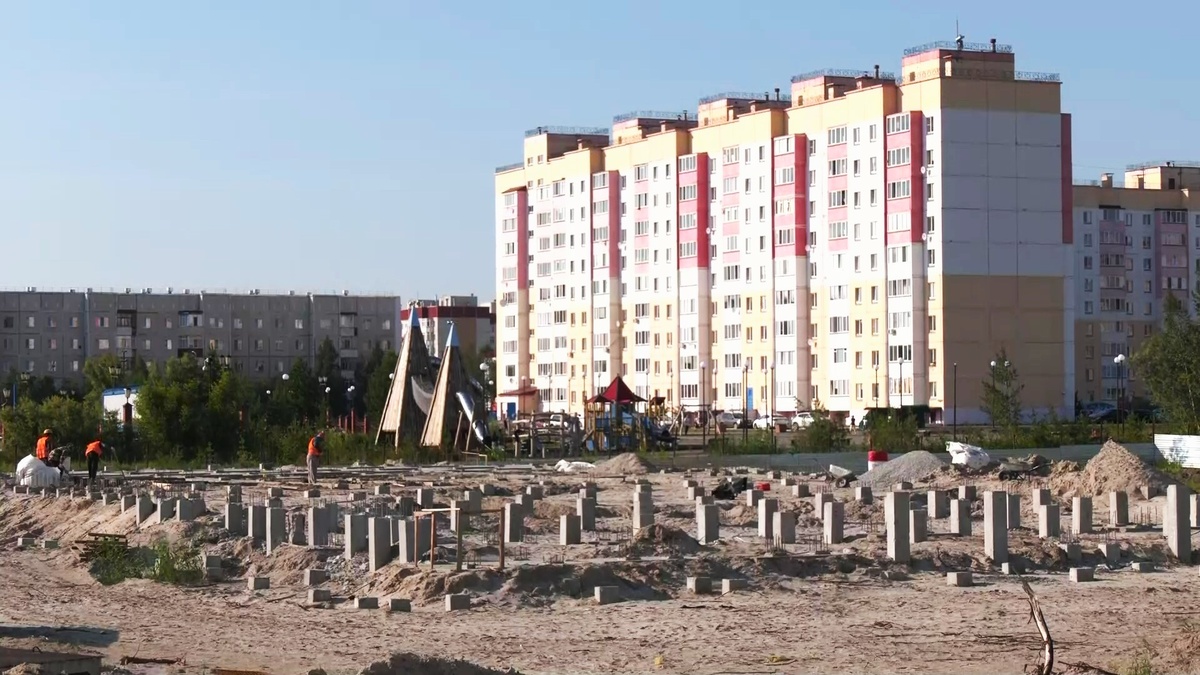    Новый спорткомплекс в Лянторе строят с опережением графика