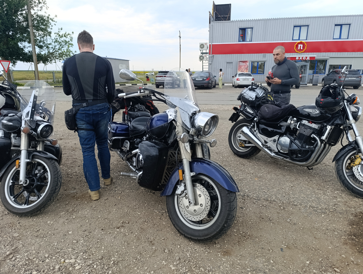 мотоциклистов в основном встречаем одиночек