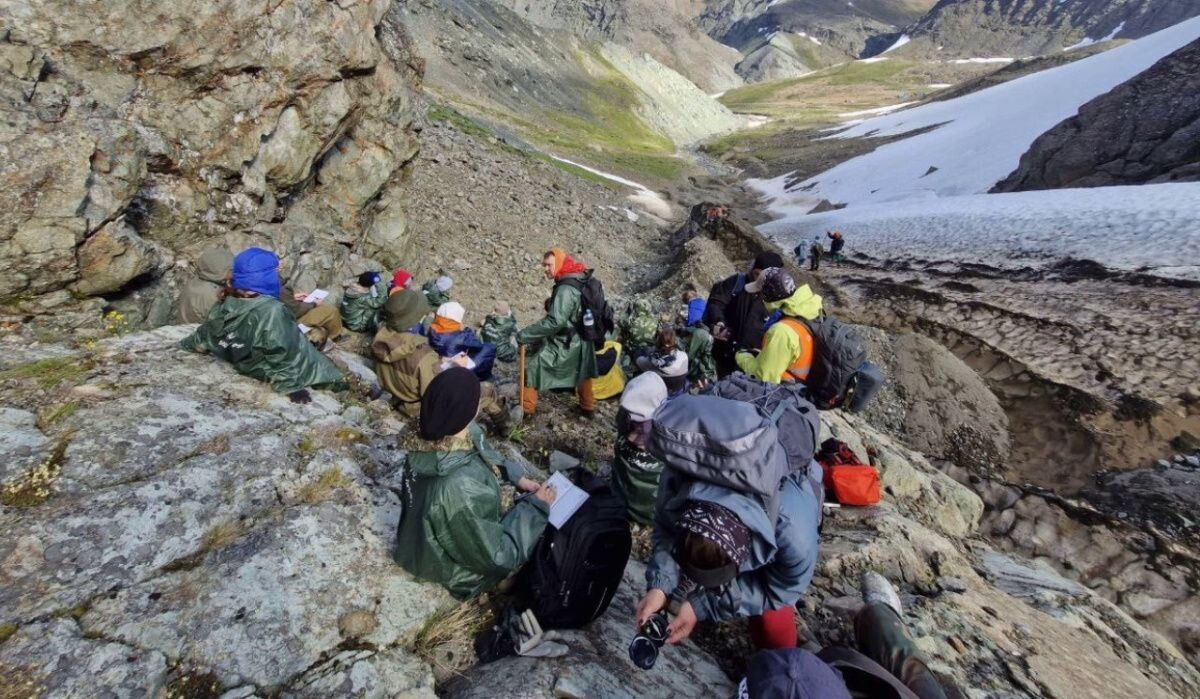     Российские студенты исследуют вечную мерзлоту на Ямале. Источник: АОН Автор фото: Пресс-служба правительства ЯНАО