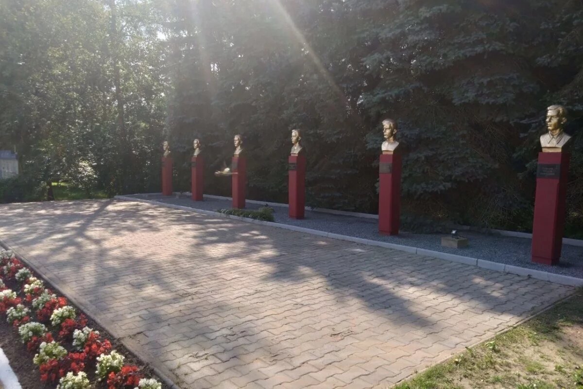    В Палкино благоустроили Аллею Героев