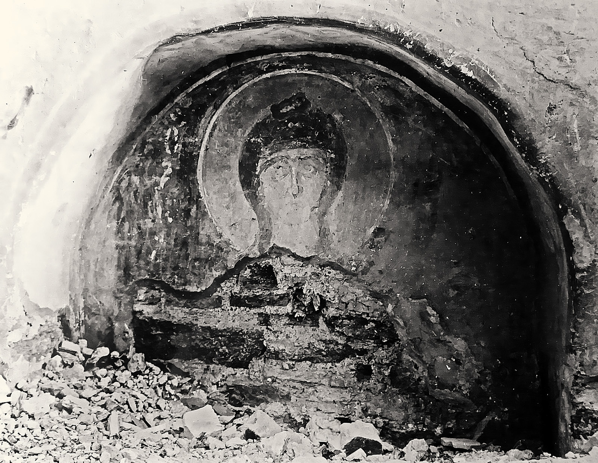 Церковь Спаса Преображения на Нередице. Вид фрески во время раскопок. Фото
1947 г. Копия. ИЗ СОБРАНИЯ ГОСУДАРСТВЕННОГО МУЗЕЯ АРХИТЕКТУРЫ ИМЕНИ А. В. ЩУСЕВА.