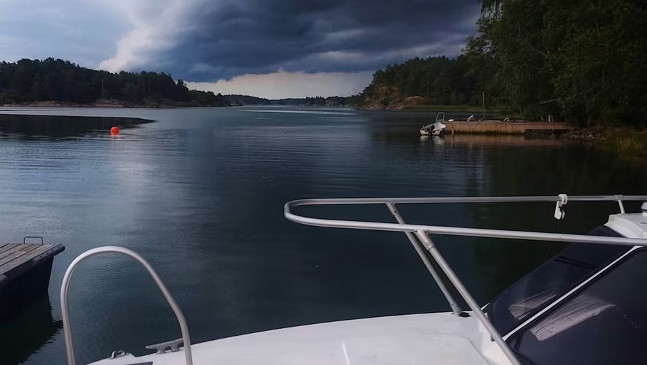    Грозовой фронт накрыл Финляндию. 31 июля 2025 года. Автор фото: Yle/снимок с видео