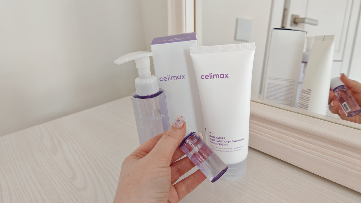 Большой бутыль у меня почти кончился, взяла маленькую дорожную версию дополнительно.