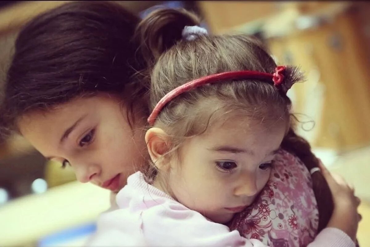    Дева и Леони Кассель.