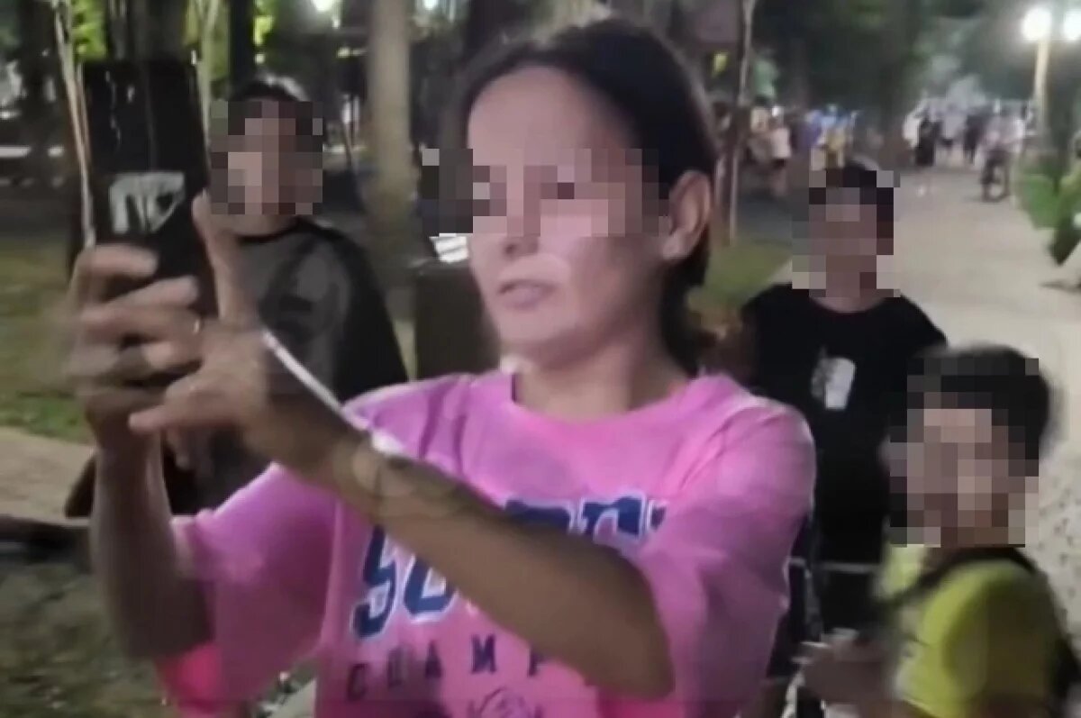    На фото мама одного из нападавших.