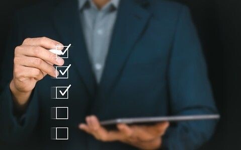 7 признаков, что перед вами — не эксперт, а мошенник