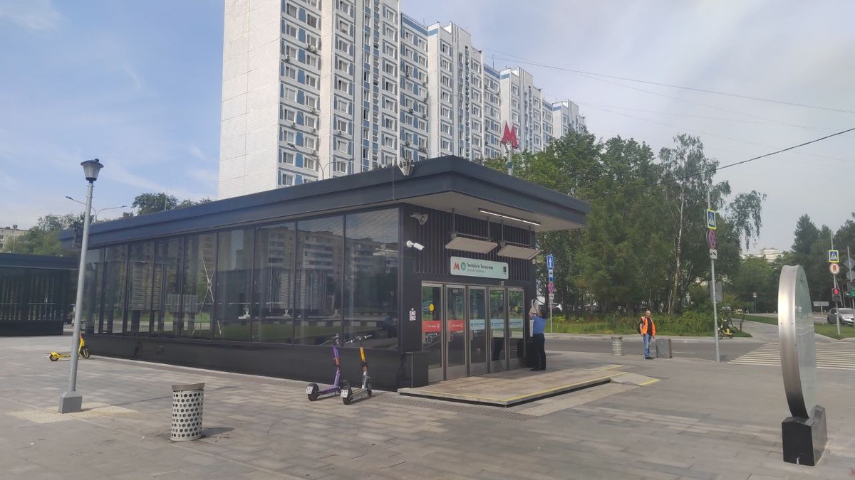 Станция метро "Генерала Тюленева"