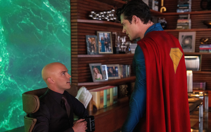  Любопытный факт: актер, который сыграл в фильме злодея Лекса Лютора (Николас Холт – он слева) пробовался на роль Супермена. Но его игра была слишком сдержанной для персонажа. Но режиссер оценил навыки актера и поставил его на роль антагониста. Фото: Кинопоиск