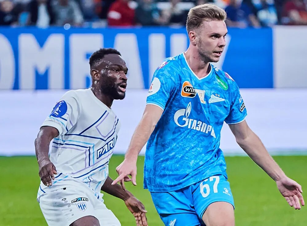 Максим Глушенков (справа). Фото ФК Зенит 