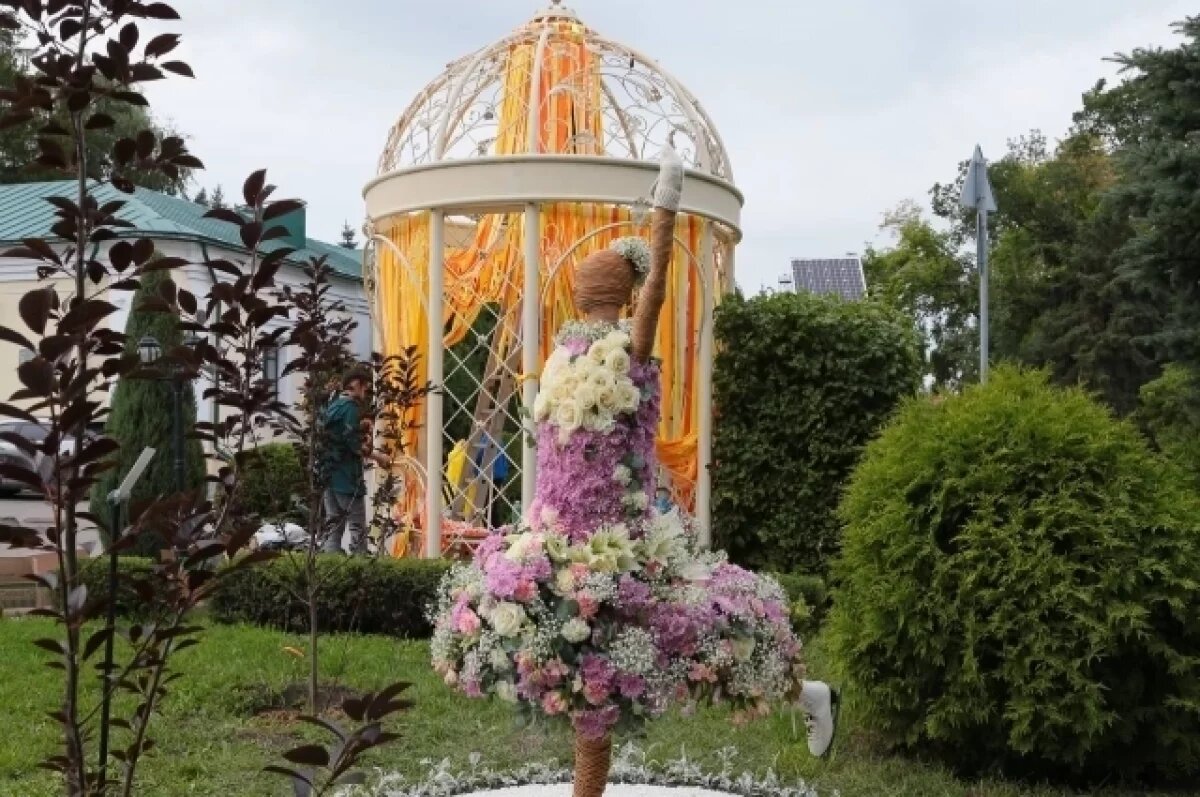    Мэр Омска лично осмотрел площадку цветочной выставки «Флора»