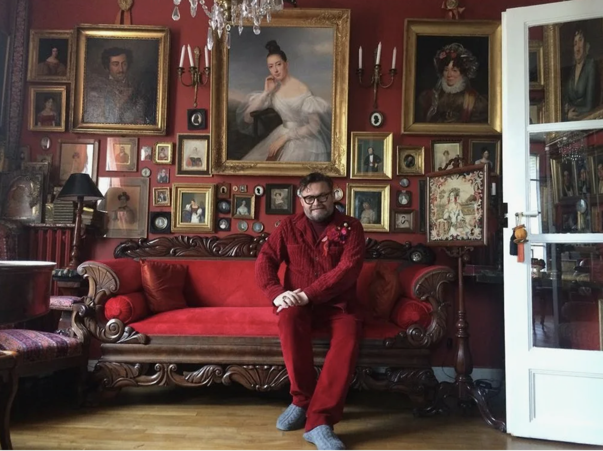 Васильев в своей французской квартире