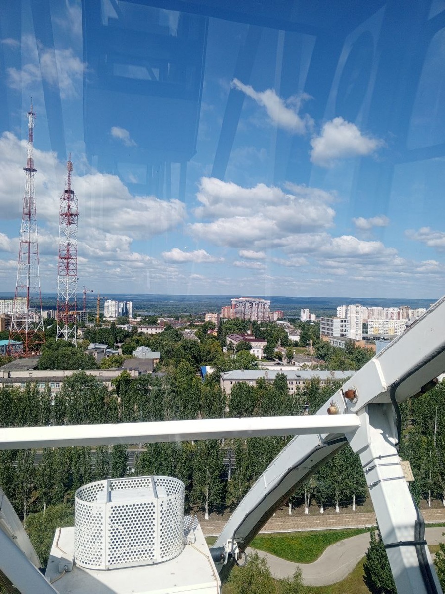 Колесо обозрение в парке Гагарина