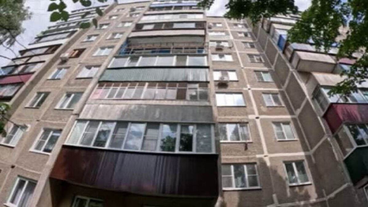    В Курске продолжают восстанавливать дома после апрельской атаки ВСУ