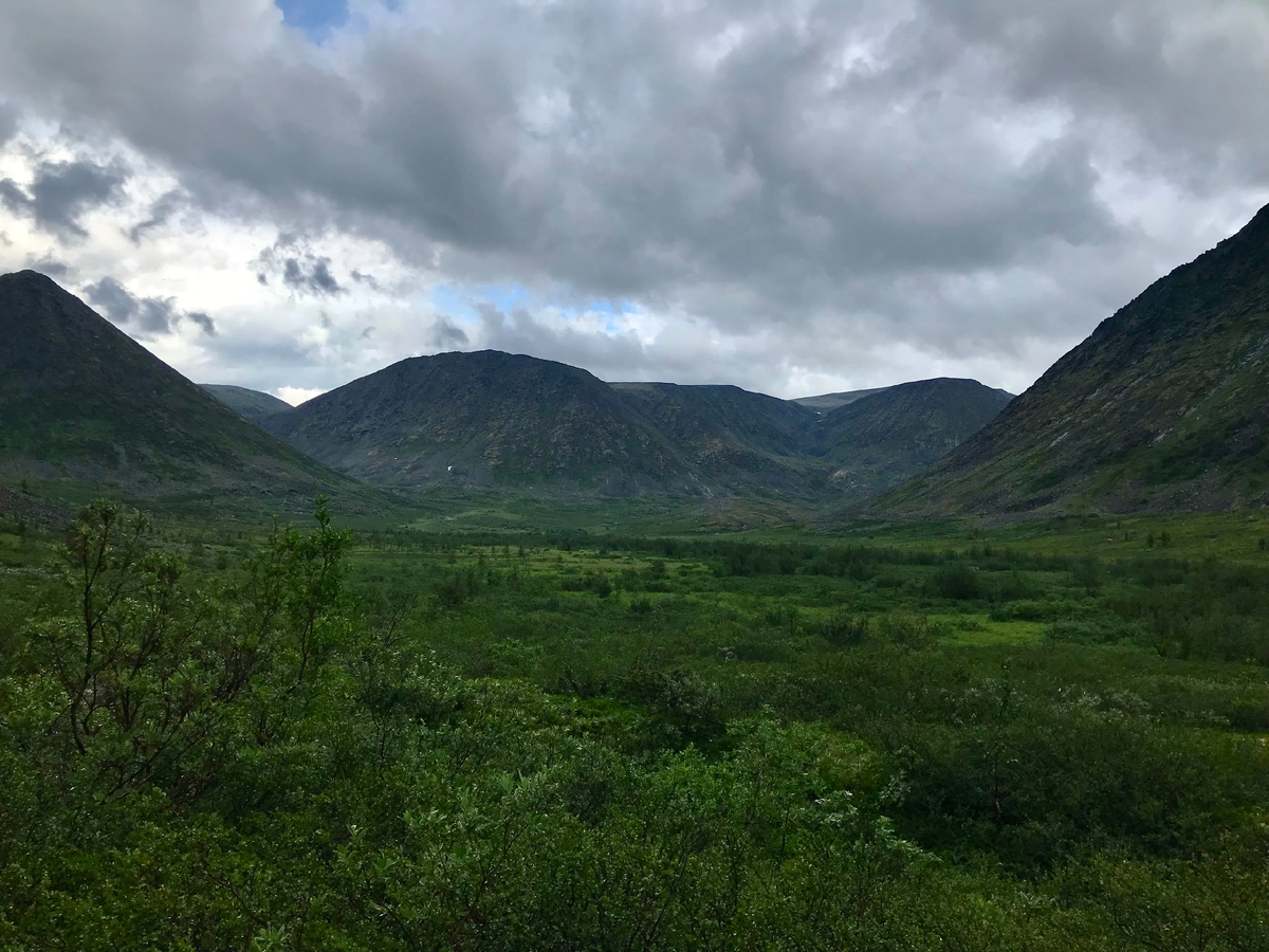Долина по пути на перевал Валдик. Приполярный Урал. Фото: Корнейчик С.Г.
