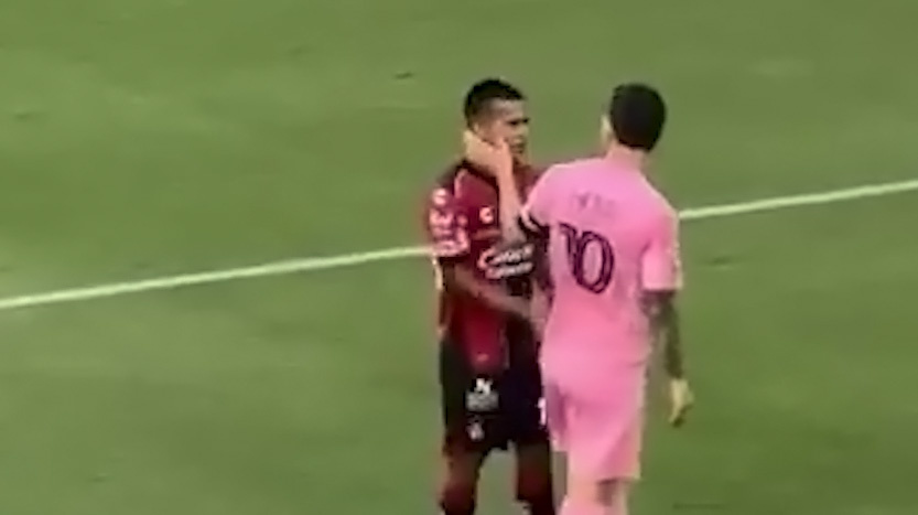 Месси дал пощёчину игроку «Атласа»