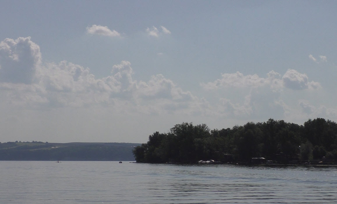 Фото: Елены Тюриной. Вид на остров Зелёный со стороны залива. Июль 2025 г.