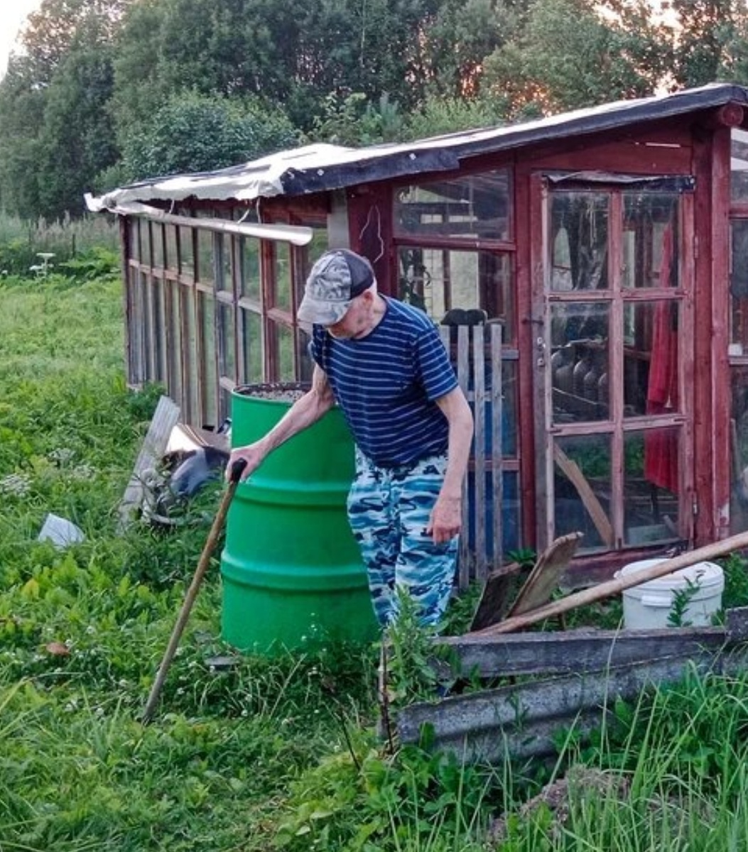 Последний год, когда папа что то сажал на огороде.
