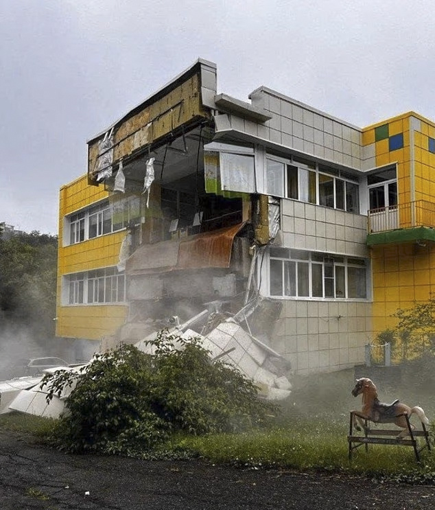 В среду в России произошло шестое по величине землетрясение за всю историю наблюдений, вызвавшее предупреждения о цунами на Гавайях и на западе США. Но эксперты предупреждают, что это может быть лишь первой волной грядущих катастроф.