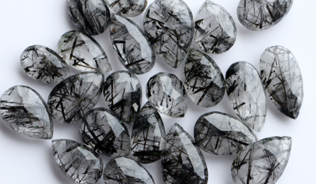 Турмалинвый кварц. Фото из Интернета.