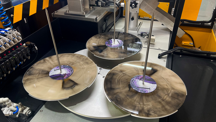 Пожалуй, ни один физический носитель не предоставляет такой свободы визуального творчества, как винил (Источник: Muzilla)
