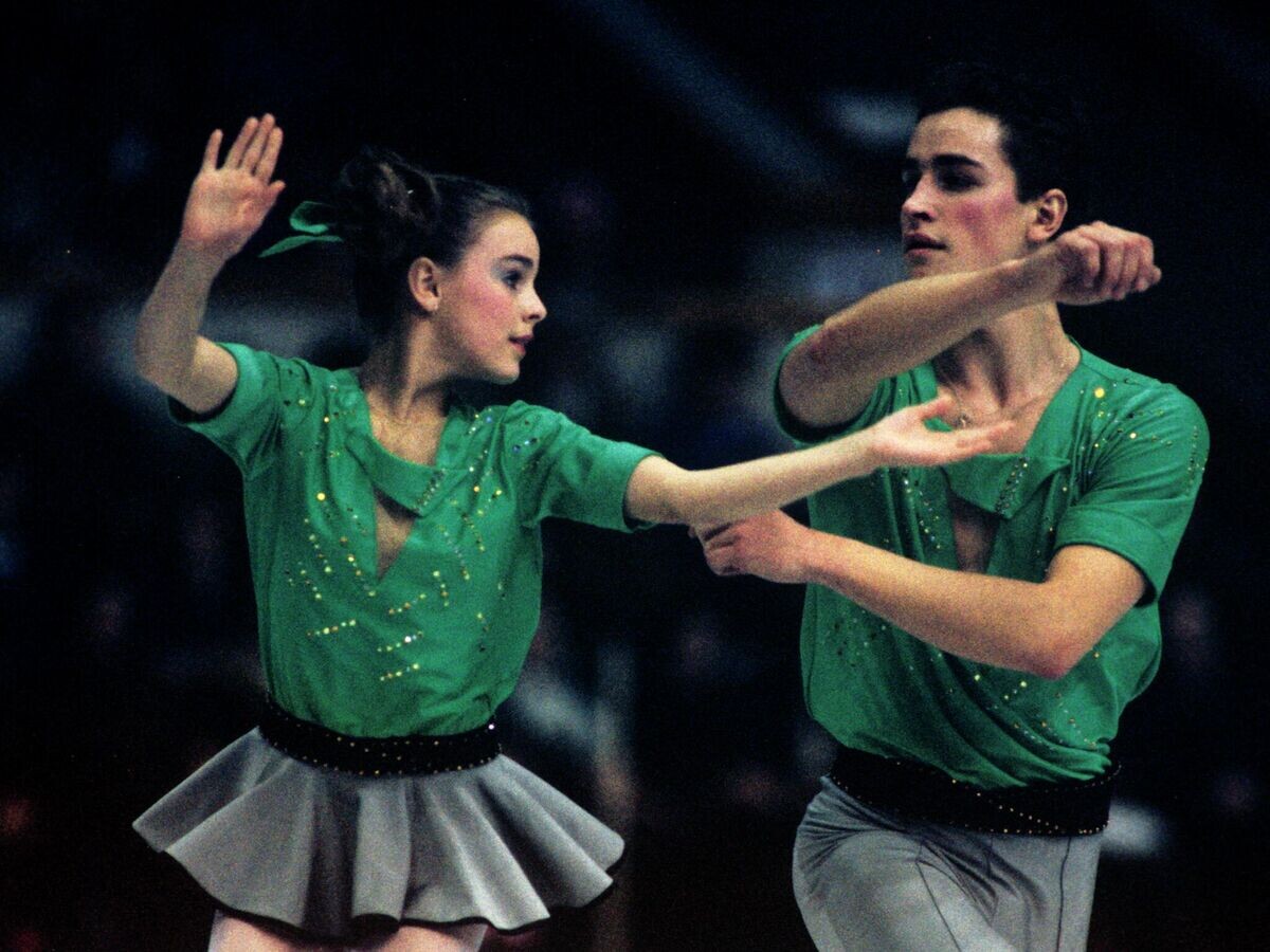    Советские фигуристы, чемпионы мира в парном катании Екатерина Гордеева и Сергей Гриньков во время показательных выступлений на Международном турнире по фигурному катанию на призы газеты "Московские новости"© РИА Новости / Сергей Гунеев