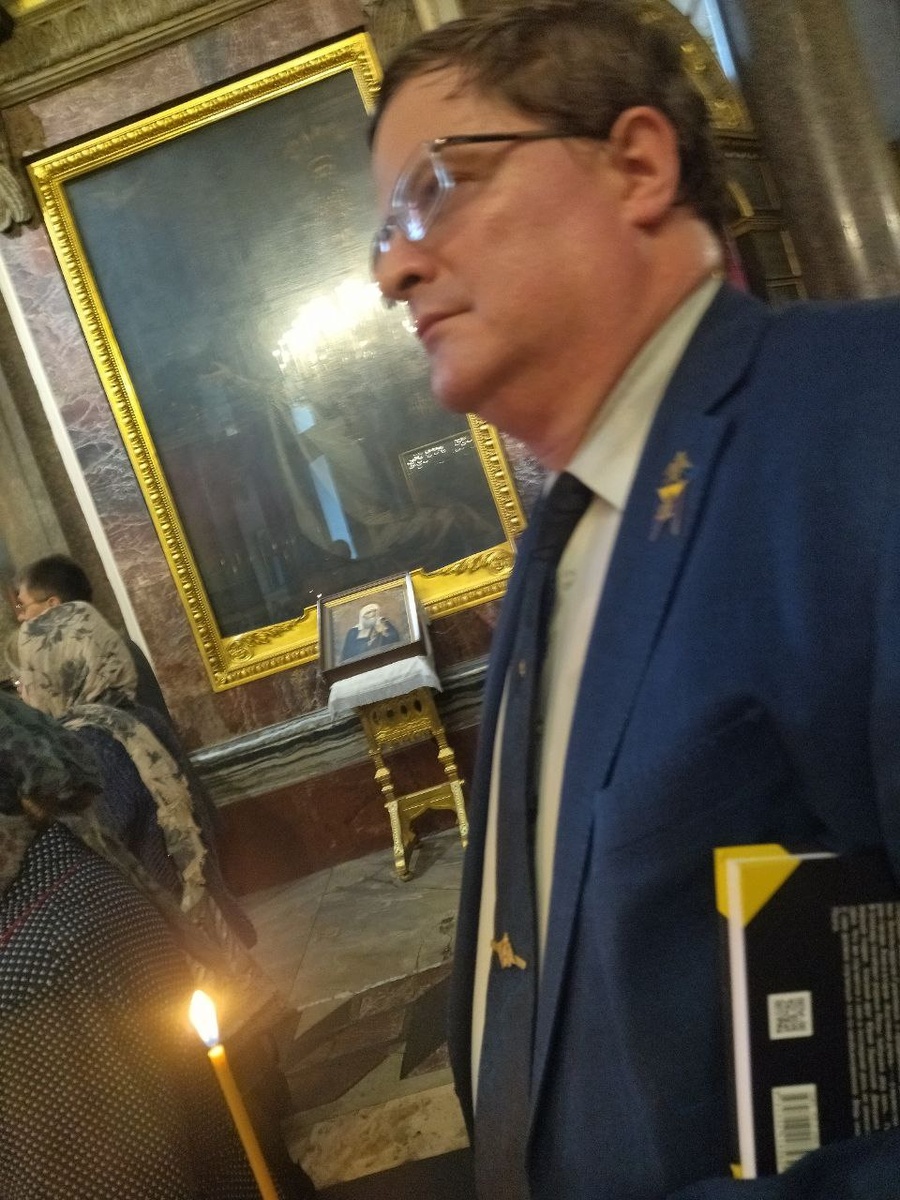 Фото мое получилось так себе, но зато - с той самой - Гумилевской - панихиды. 