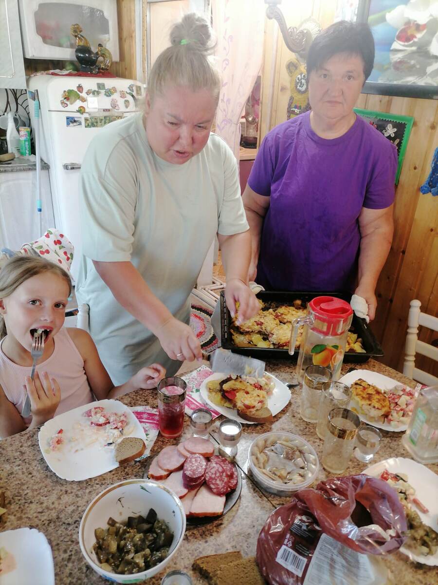 Подаю мясо по-французски к столу