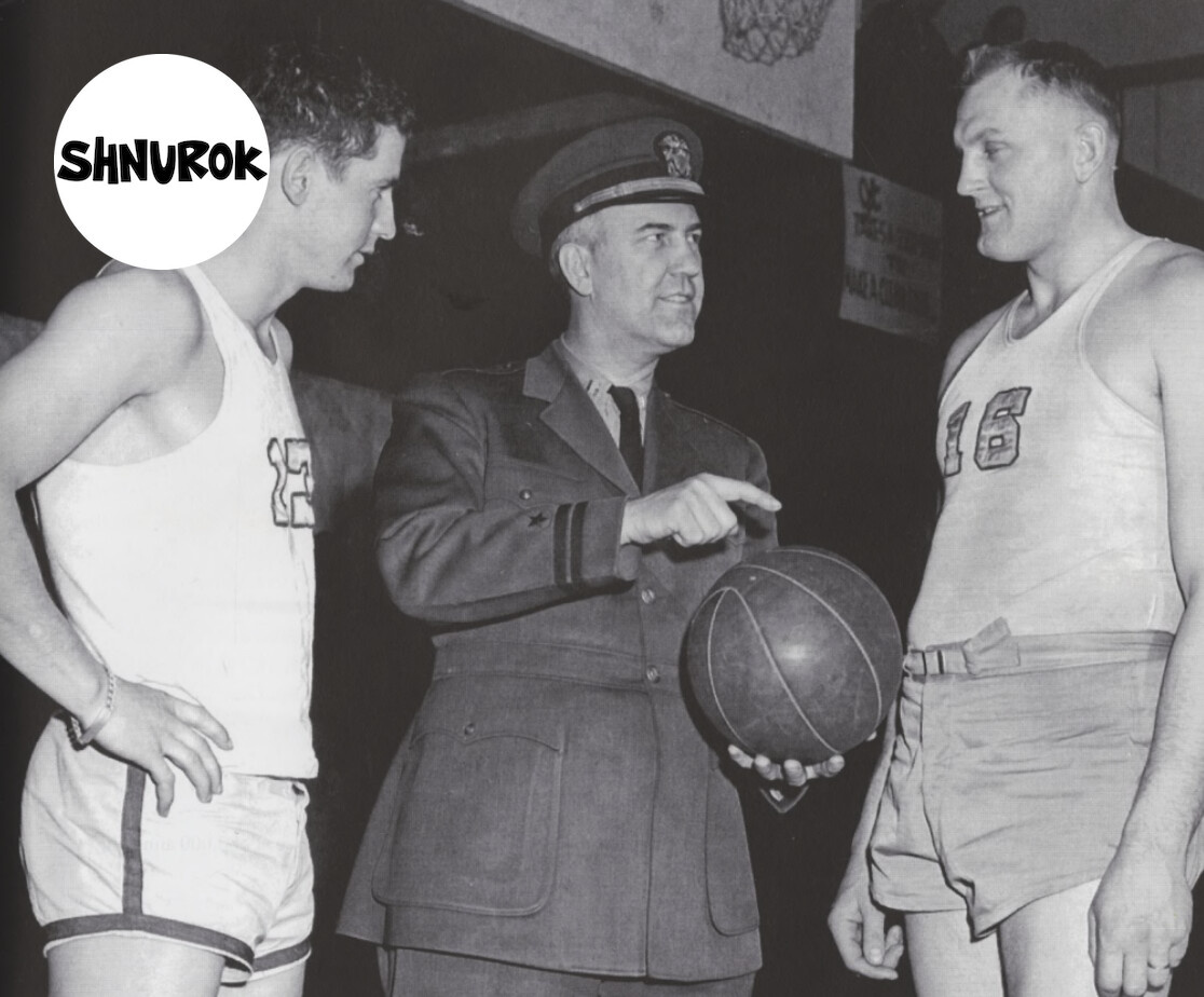 Во времена Второй мировой Чак Тейлор был тренером по баскетболу в американской армии