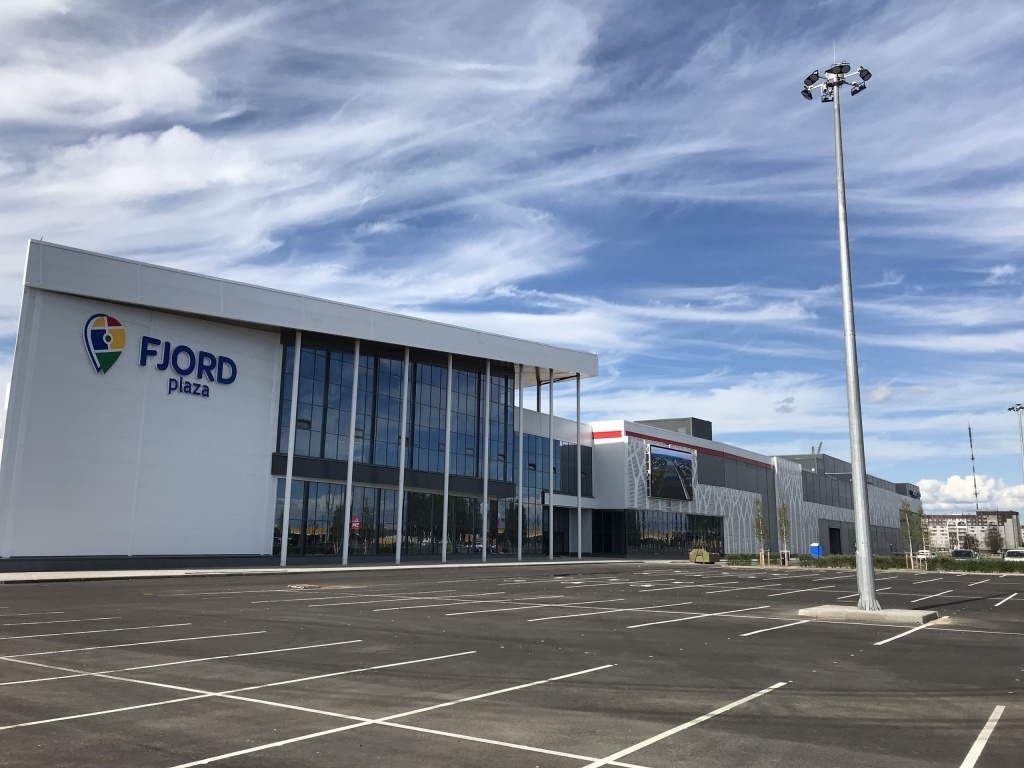 Торговый центр Fjord plaza (г. Псков)

Производство и монтаж перфорированных панелей из композитного алюминия.
Толщина: 4 мм.