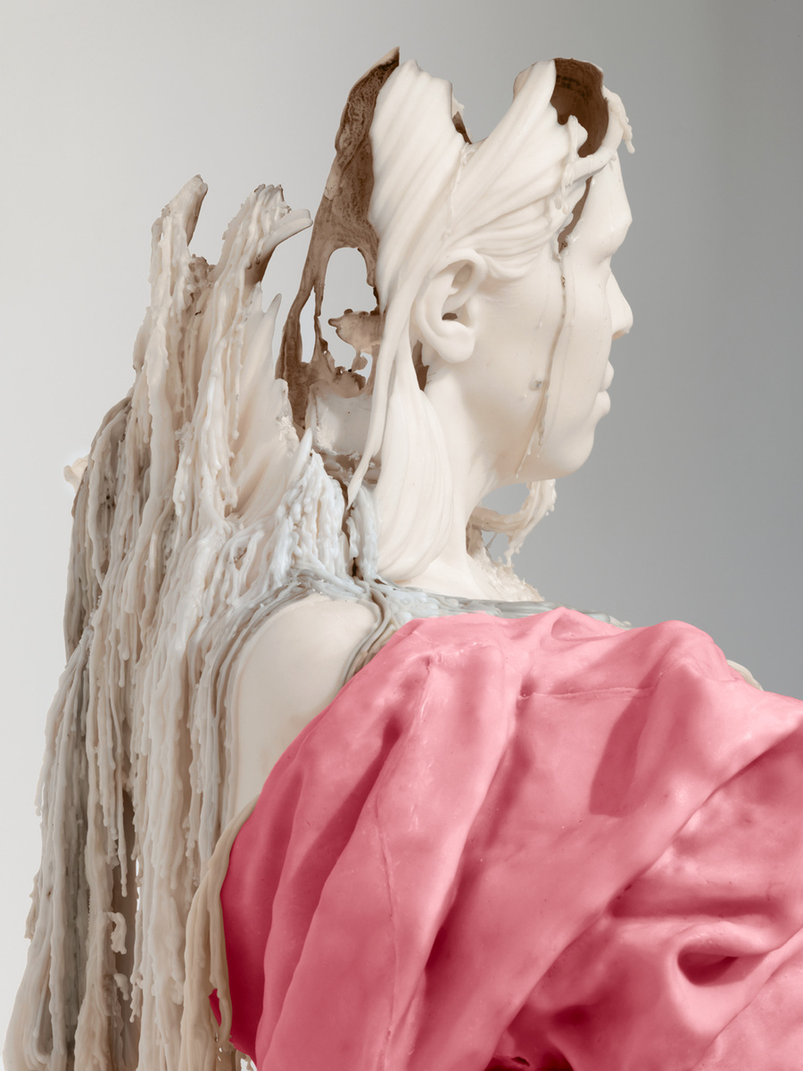 Dasha или похожие восковые портреты (2018). Жизненные восковые фигуры, которые постепенно тают в процессе экспозиции. В одной из работ портрет подруги художника — она становится свечой, а потом медленно исчезает