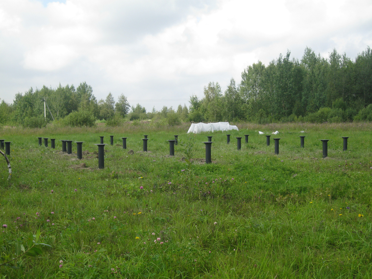 Первый этап постройки дома- сваи закручены!