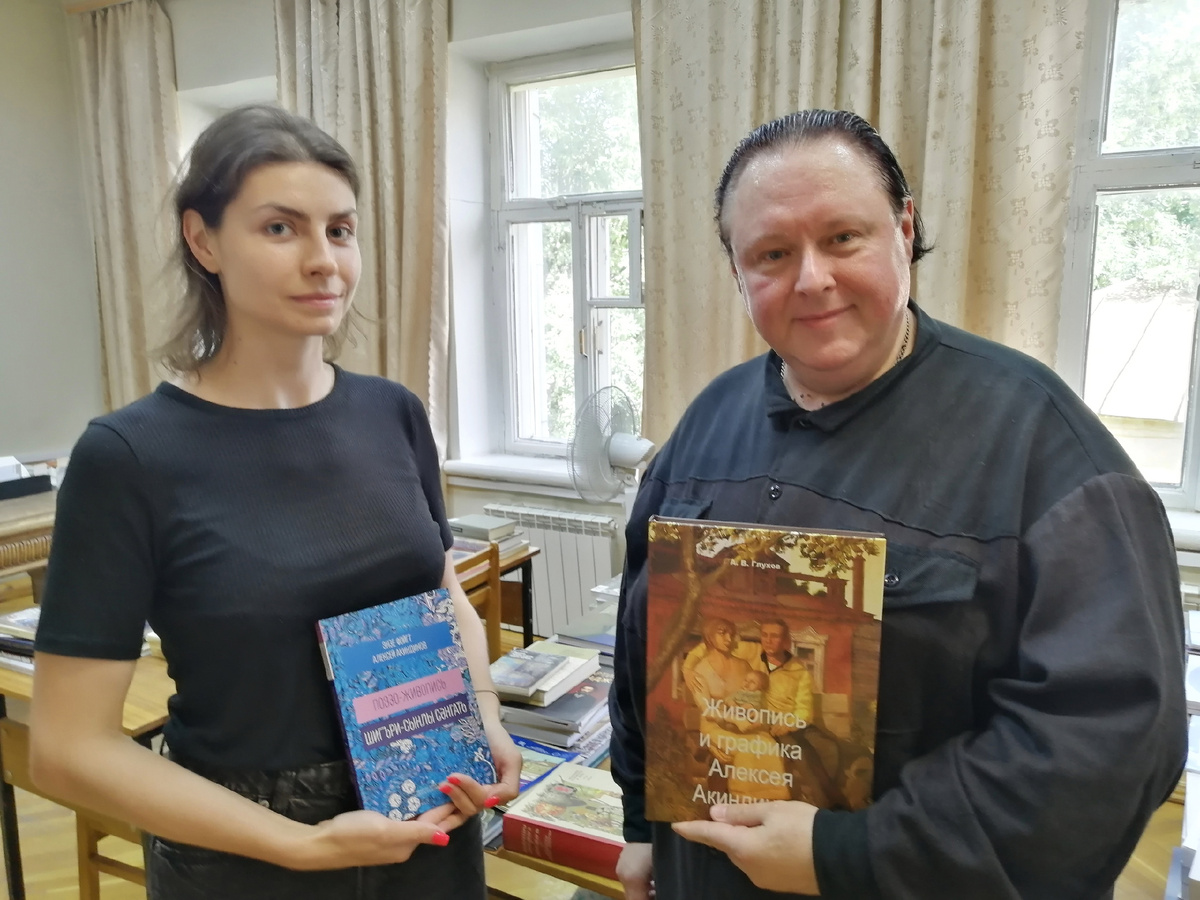 24 июля 2025-го года Алексей Акиндинов посетил Научную библиотеку Рязанского государственного областного художественного музея Пожалостина. Встретился с заведующей библиотеки Софьей Синяевой и передал в дар книгу Александра Глухова "Живопись и графика Алексея Акиндинова" (под редакцией Л.Г. Серебряковой), и книгу Энзе Фойгт "Поэзо-живопись. Шигъри-сынлы сәнгать". В альбоме опубликованы стихи Энзе Фойгт по картинам Акиндинова.