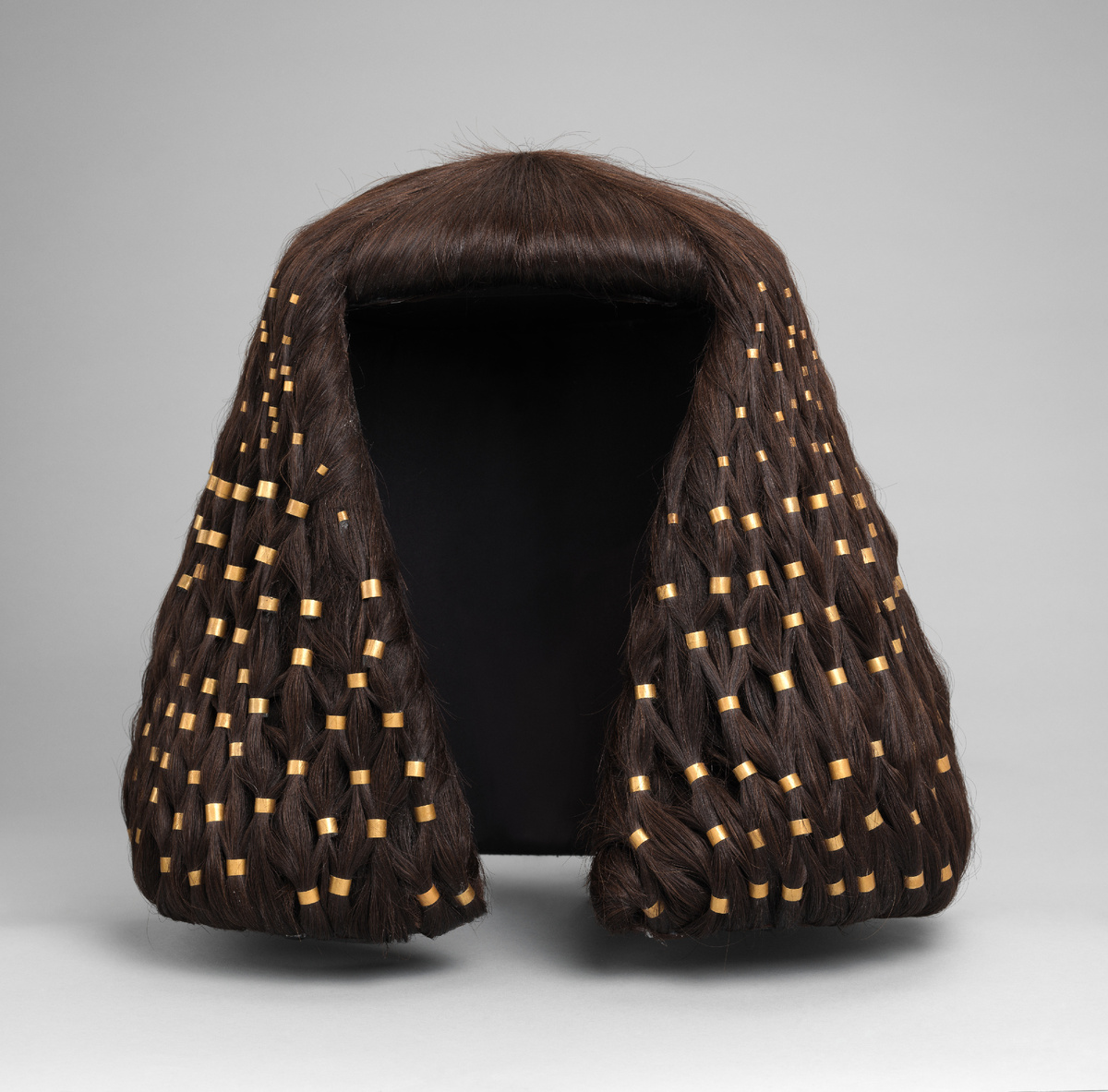 Египетский музей, стиль "duplex wig" 18-й династии.