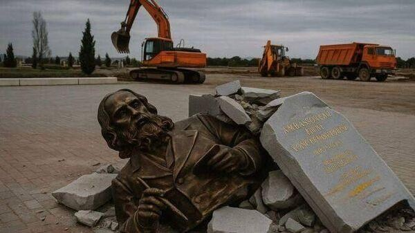 Памятник Ивану Айвазовскому в в бывшем Степанакерте
