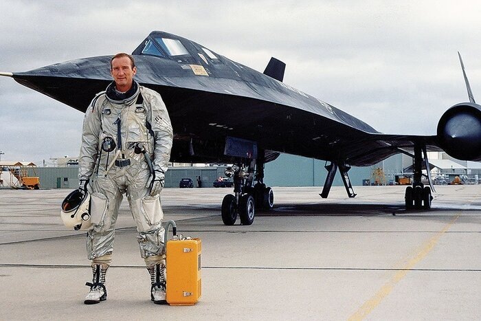 Пилоты SR-71 носили герметичные скафандры