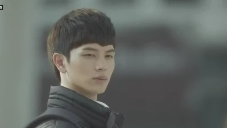 Юк Сон Дже в роли среднего брата Кан Мин Гу