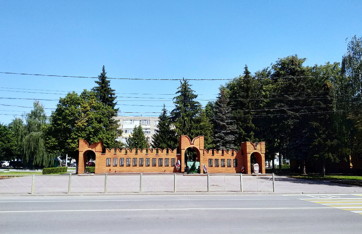 Мемориал в пгт. Серебряные Пруды, фото автора