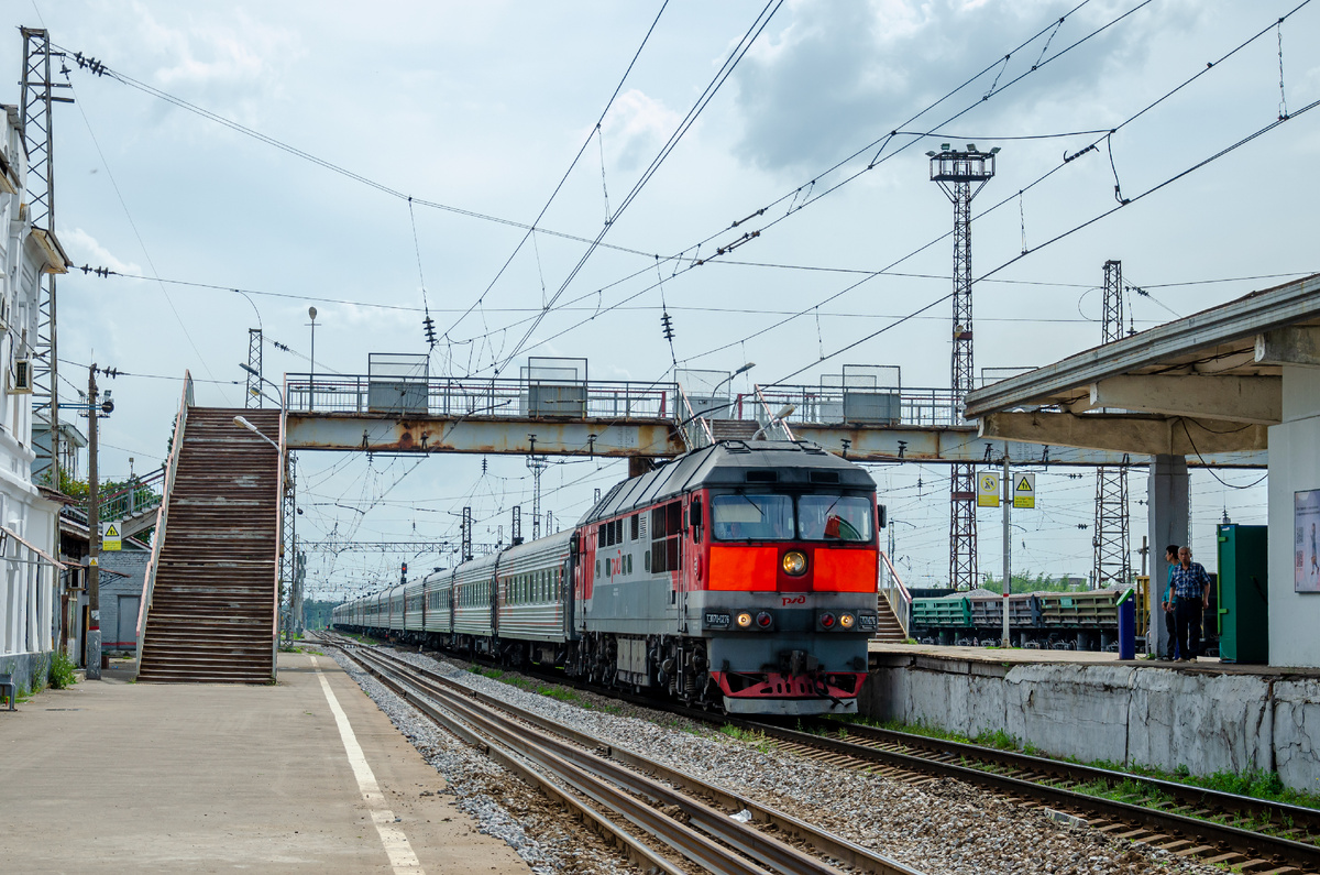Тепловоз ТЭП70-0276 с пассажирским поездом прибывает на станцию Ожерелье. 🚂ТЧЭ-14 Елец-Северный.