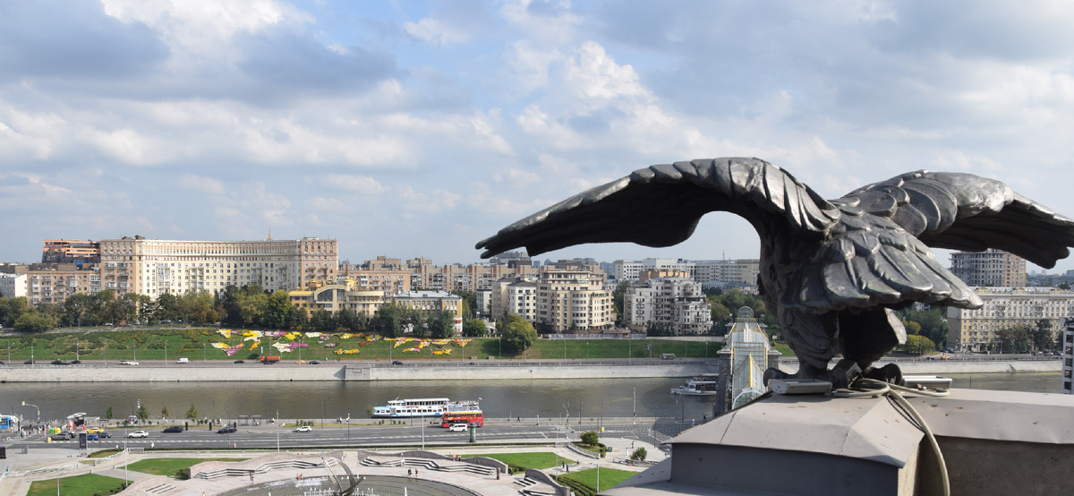 Вид с часовой башни Киевского вокзала. Фото автора канала "Приключения Тома Сойера".