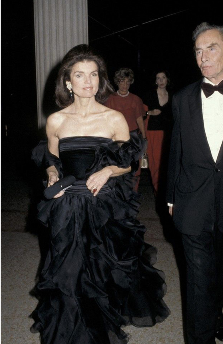 Жаклин Кеннеди в платье от  Valentino. 1979 год.