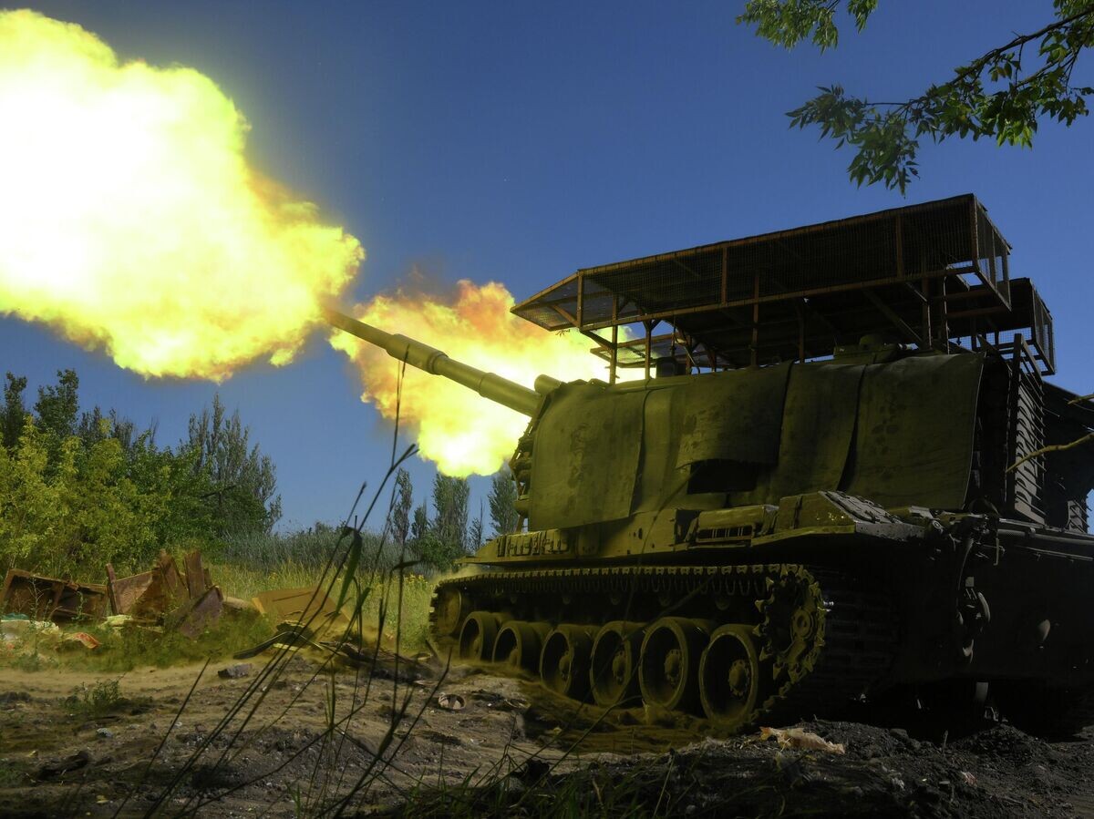    Боевая работа самоходной артиллерийской установки 2С19 "Мста-С" на Красноармейском направлении СВО© РИА Новости / Евгений Биятов