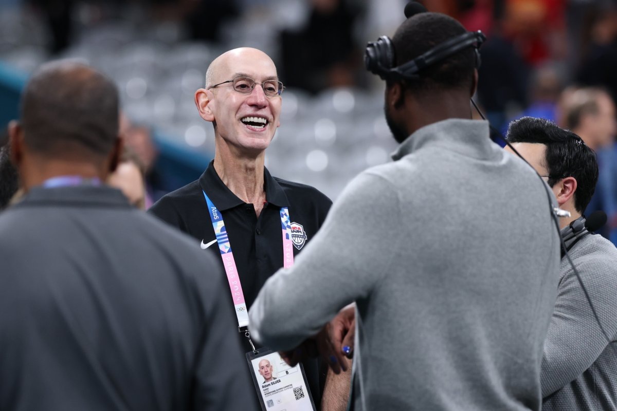 Комиссионер НБА Адам Сильвер