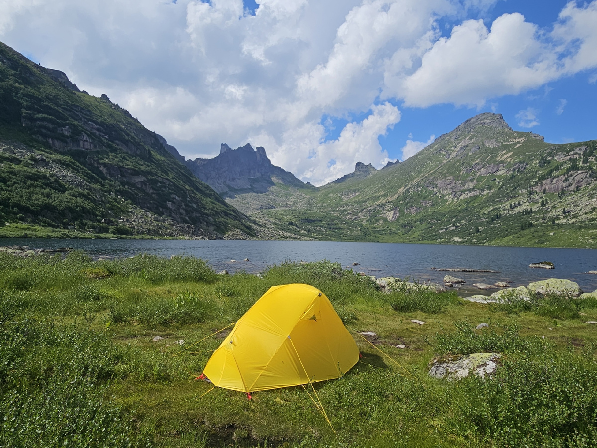 Ночёвка у озера Золотарное. Ергаки.