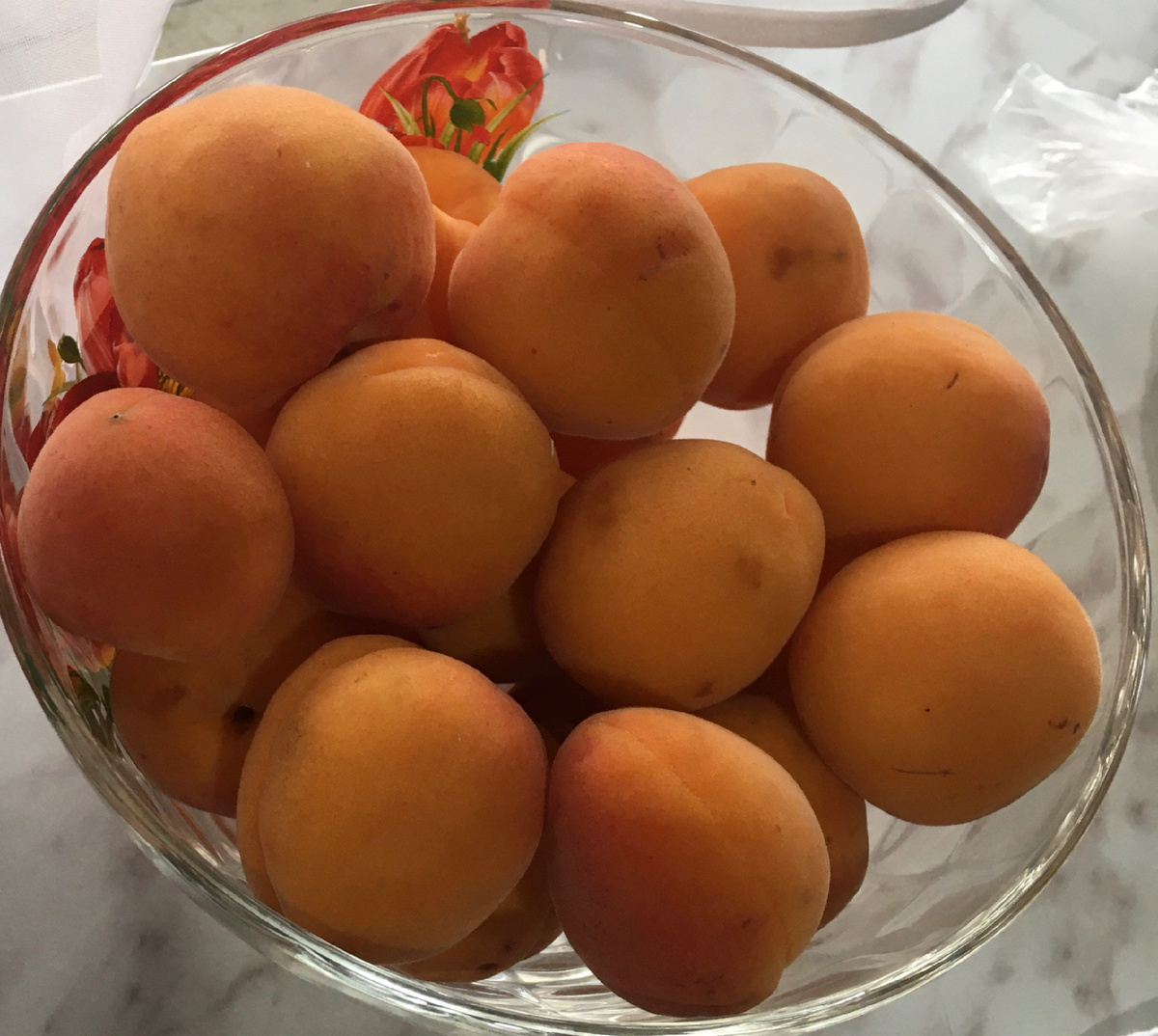 Каждое утро съедаю 2 абрикоса, прям как свежевыжатый сок