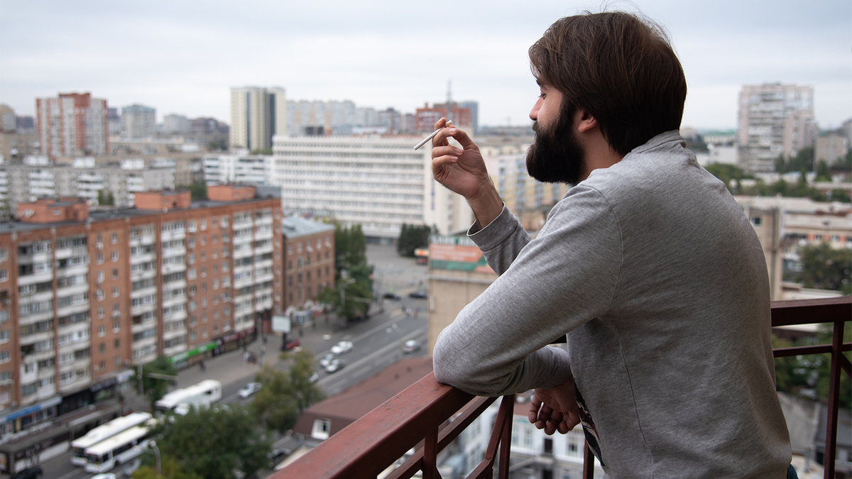Курить на балконе: свобода или штраф с сюрпризом?